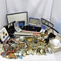 【 大量 まとめ 6.5kg以上 】 アクセサリー ネックレス 指輪 ブローチ 金杯 メダル 金メッキ 銀メッキ 金属