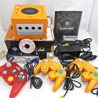 任天堂 ゲームキューブ DOL-001 本体 コントローラー3個 GBAケーブル メモリーカード2個