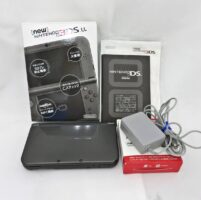 任天堂 Newニンテンドー3DS メタリックブラック LL RED -001 充電器付き 箱付き