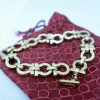 フェラガモ ガンチーニ チェーンブレスレット ゴールドカラー 収納袋付き Salvatore Ferragamo